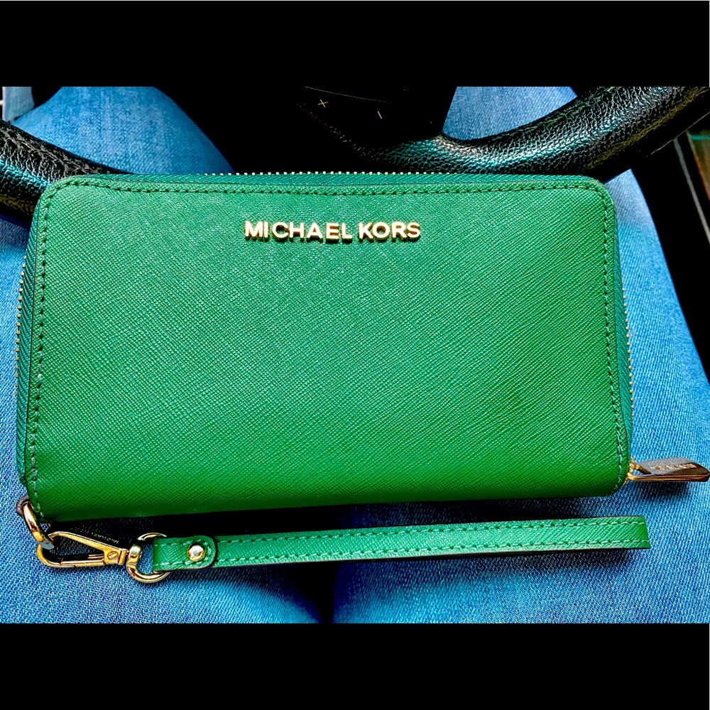 Michael Kors Jet Set Wristlet Wallet